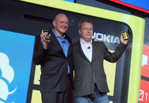 Elop toivottaa Surface-puhelimen tervetulleeksi
